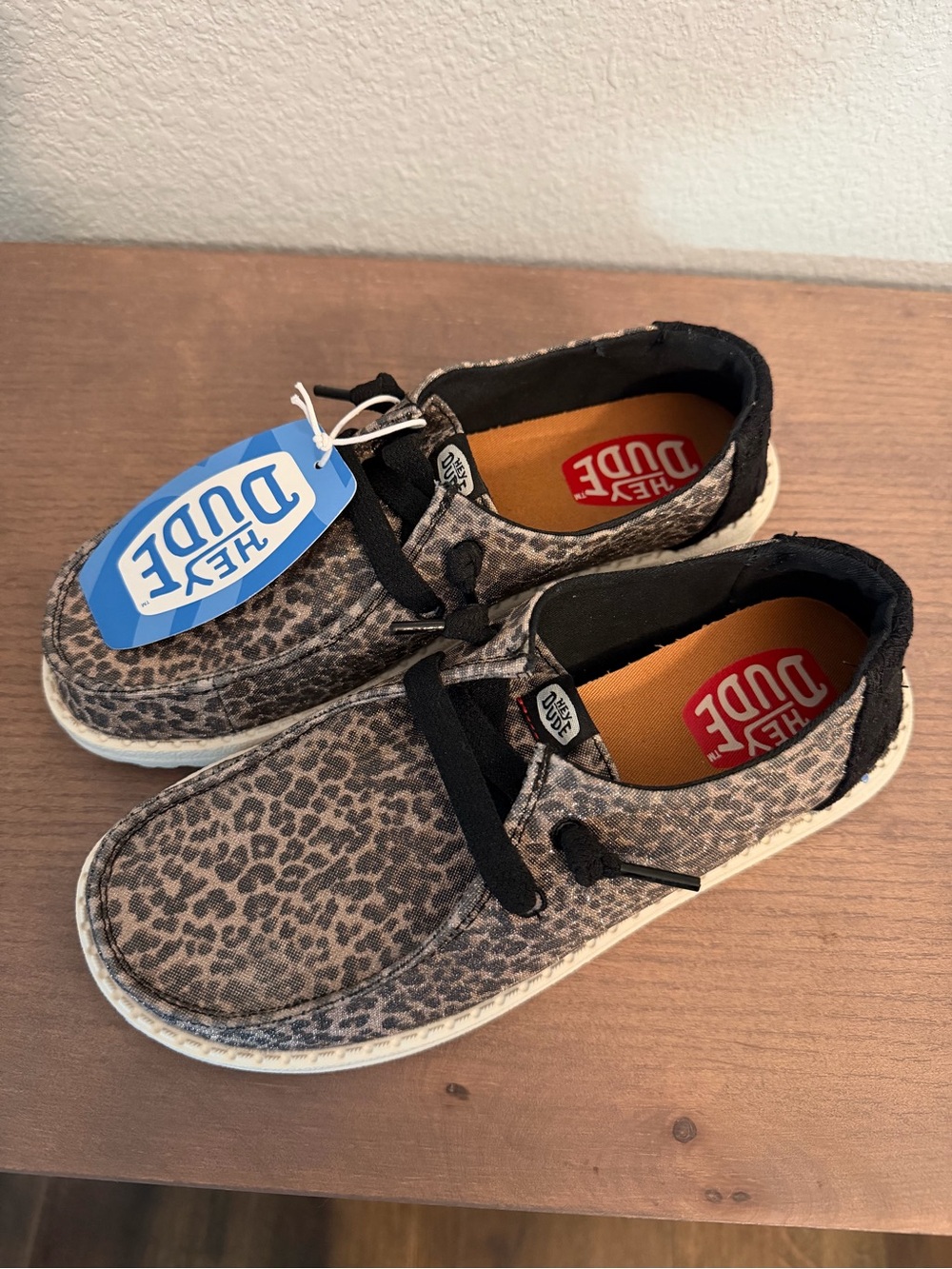 NWT Hey Dude Wendy Sparkle Leopard Slip-On Sneakers Size 7 - Picture 2 of 6
